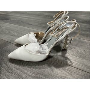 Badgley Mischka Indie Soft White Women's Shoes Heels Pointed Toe Size 9
